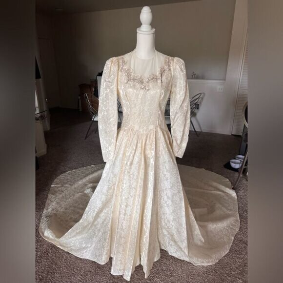 1948 Ivory White Vintage Antique Embroidered Lace Wedding Dress With Train - Picture 2 of 16